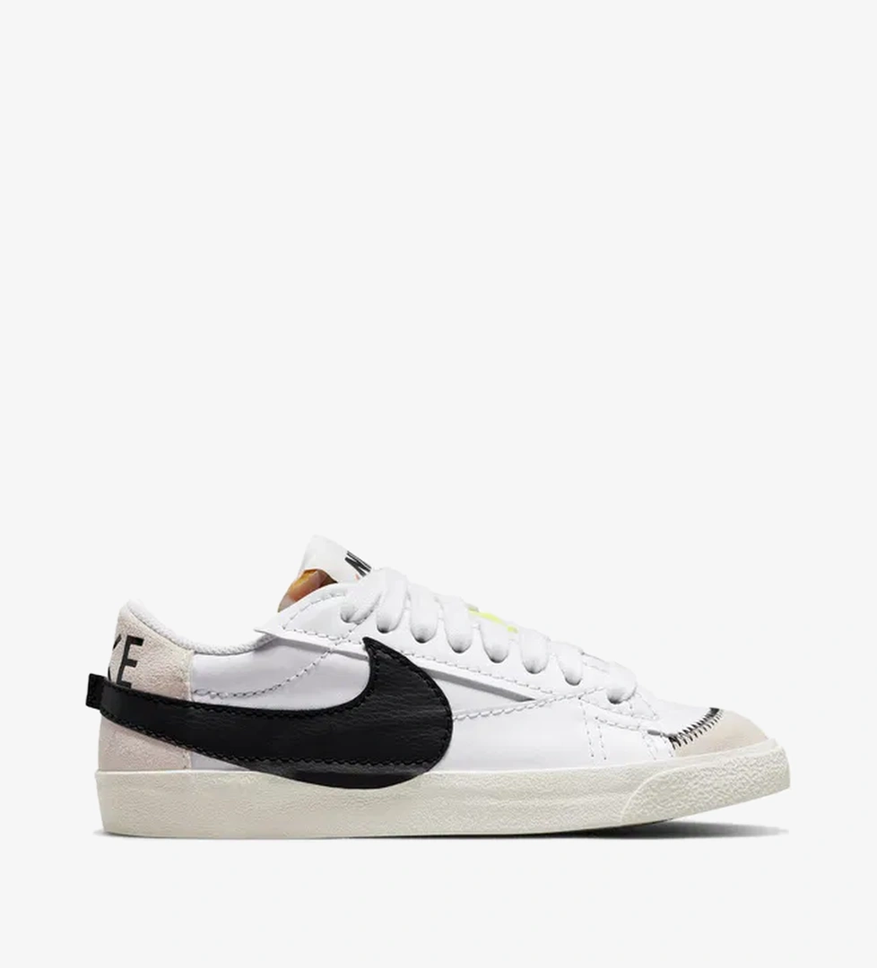 Nike Nike W Blazer Low '77 Jumbo Ayakkabı model görseli