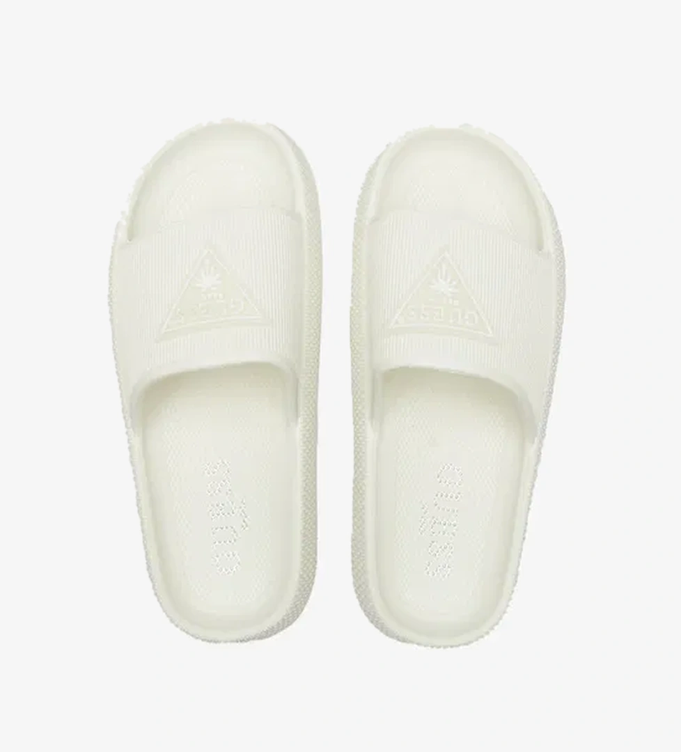 Guess Guess Kadın Beyaz Terlik model görseli