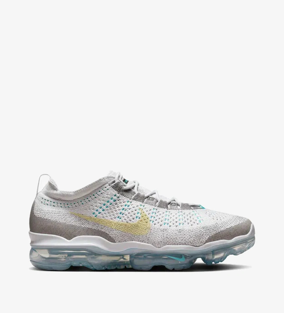 Nike Nike Air VaporMax 2023 Flyknit Erkek Gri Spor Ayakkabı model görseli