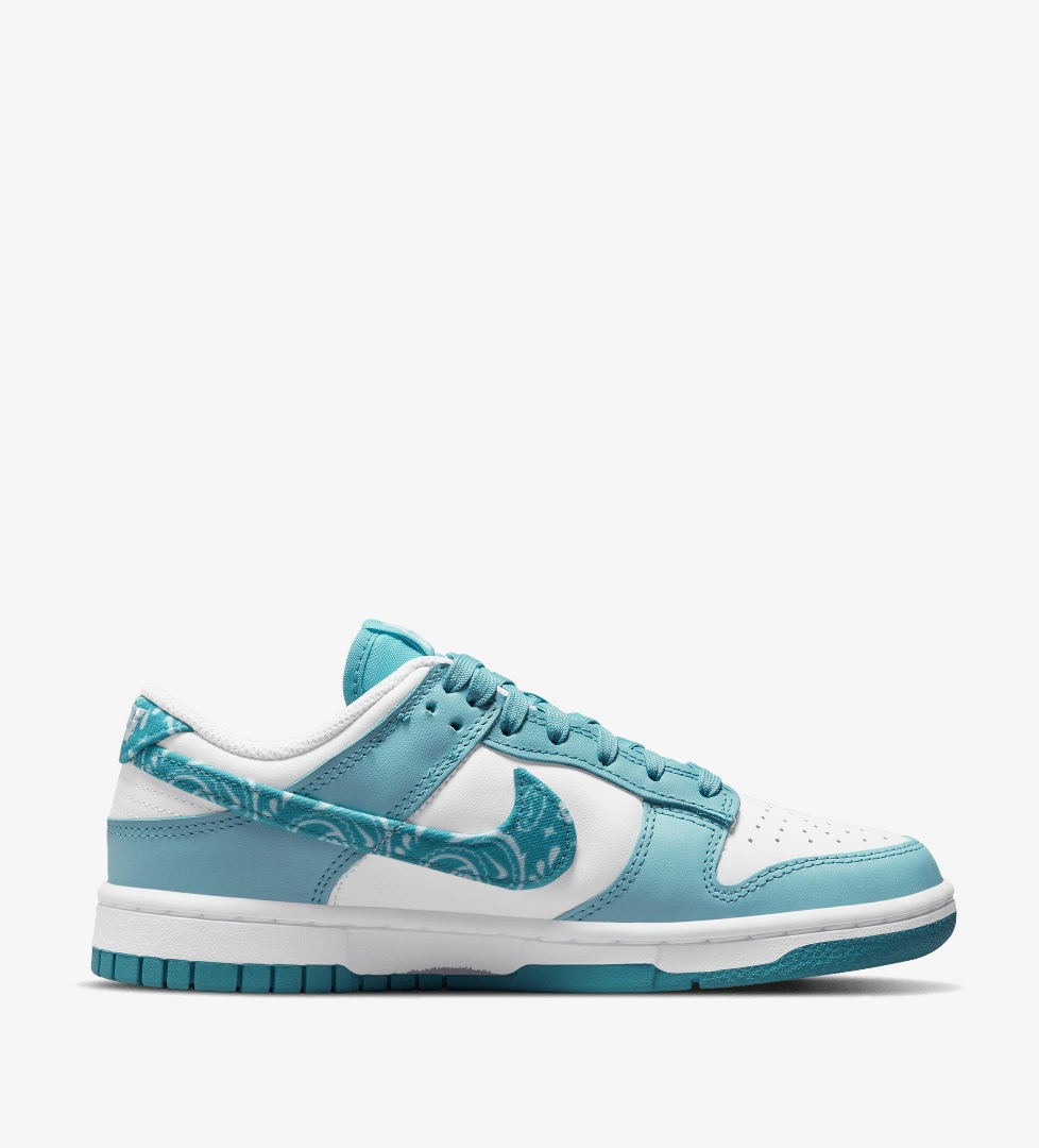 Nike Nike Dunk Low Kadın Beyaz Sneaker model görseli