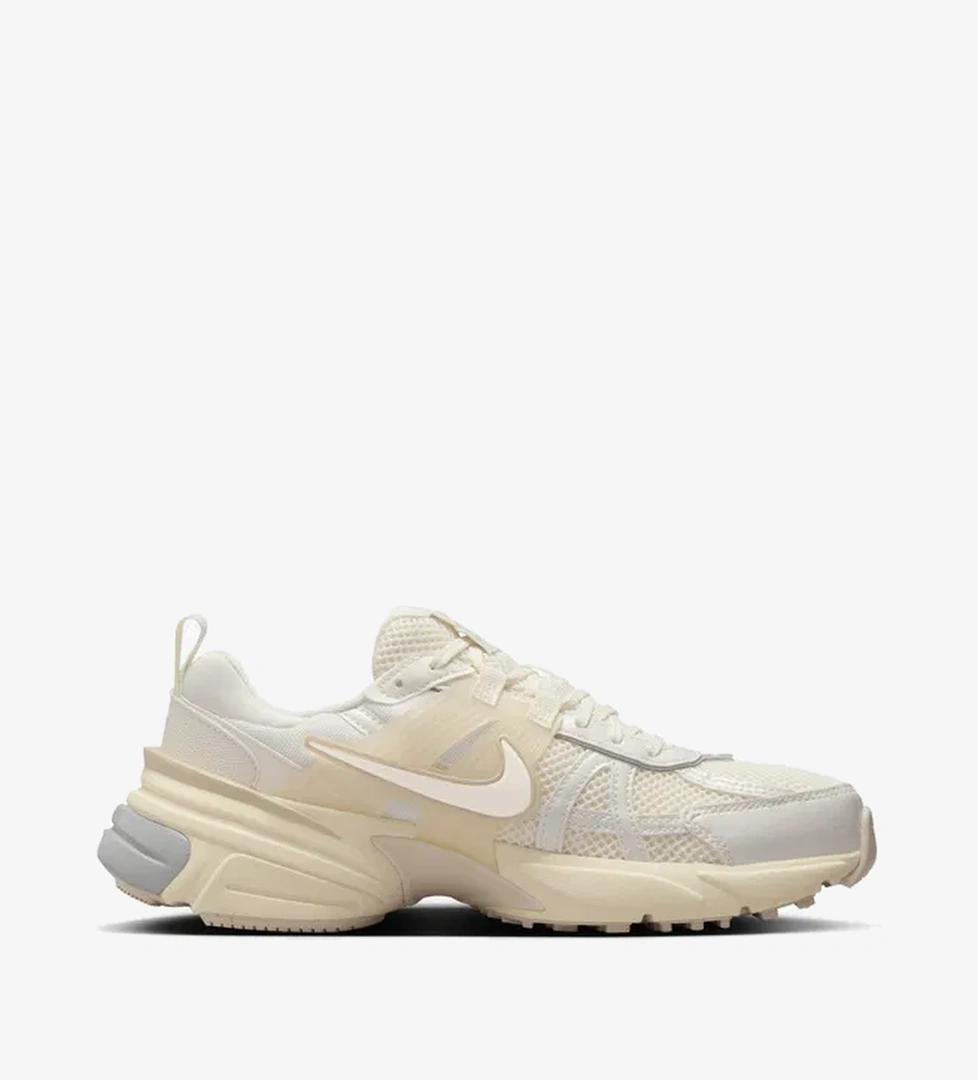 Nike Nike V2k Run Kadın Krem Bej Spor Ayakkabı model görseli