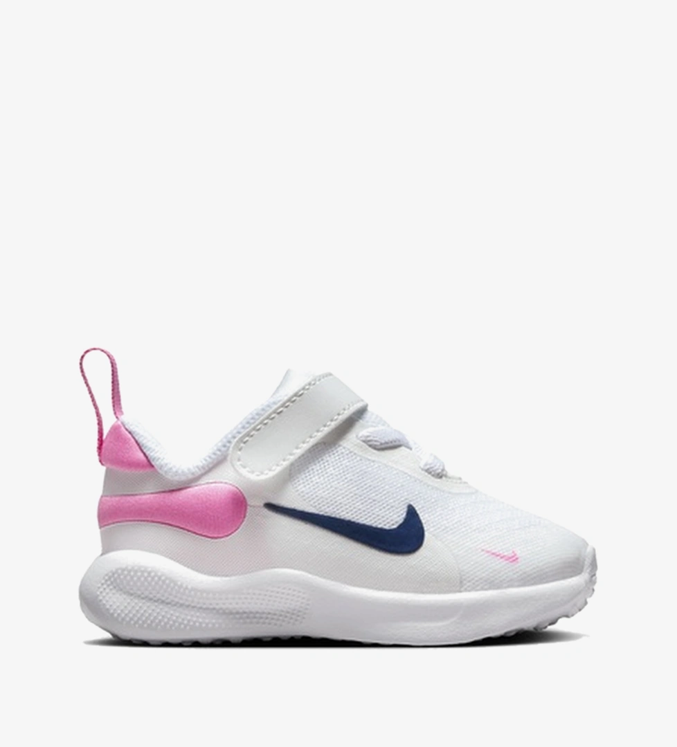 Beyaz Nike Revolution