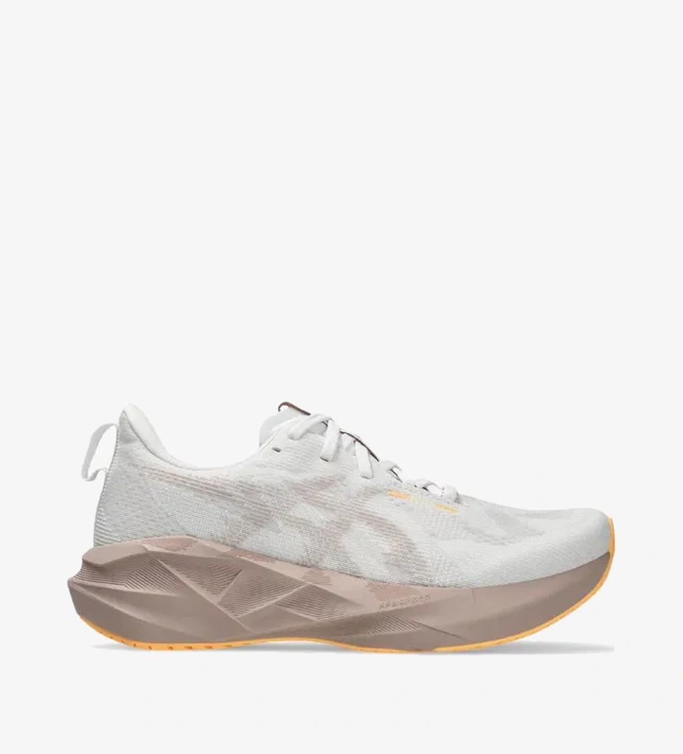 Asics Novablast 5 Kadın Beyaz Koşu Ayakkabısı