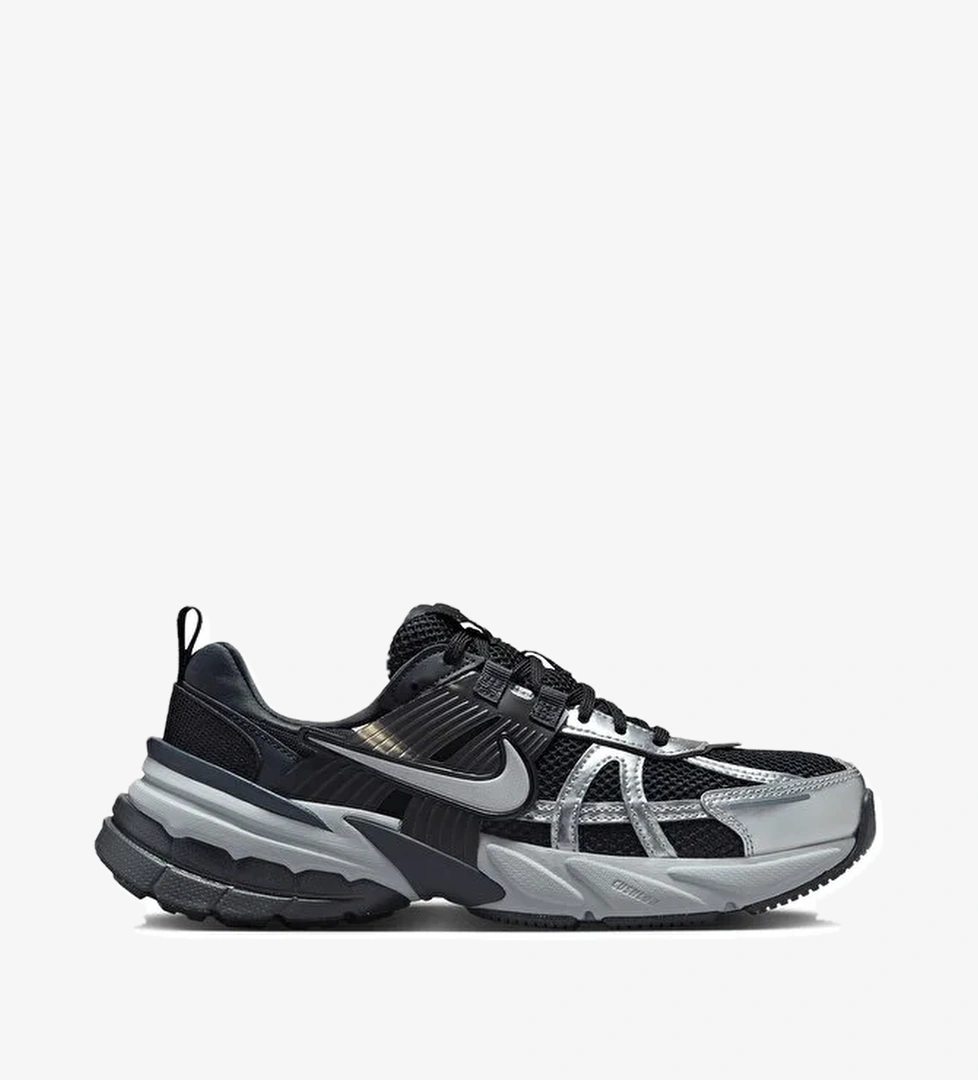 Nike Nike V2K Run model görseli