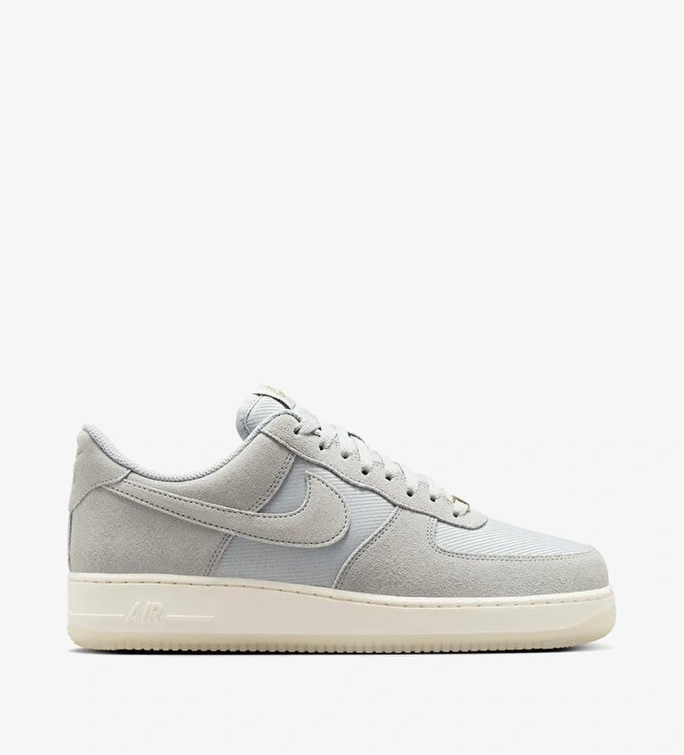 Nike Air Force 1 07 LV8