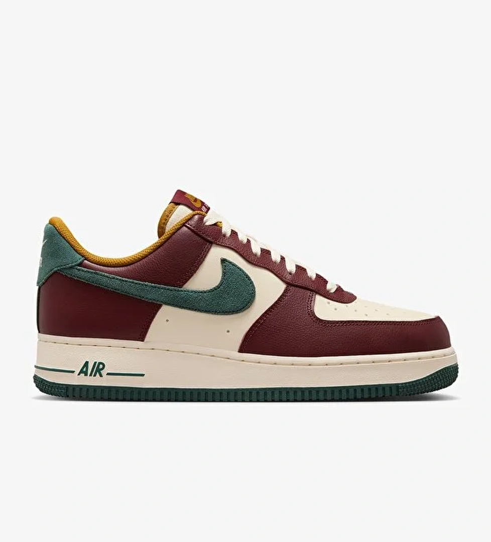 Nike Air Force 1 07 LV8