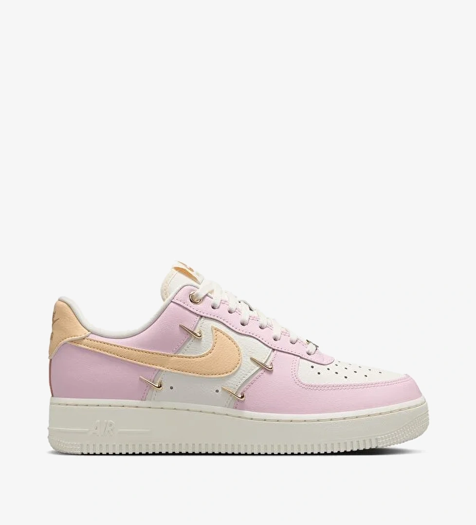 Nike Nike Air Force 1 '07 LX model görseli