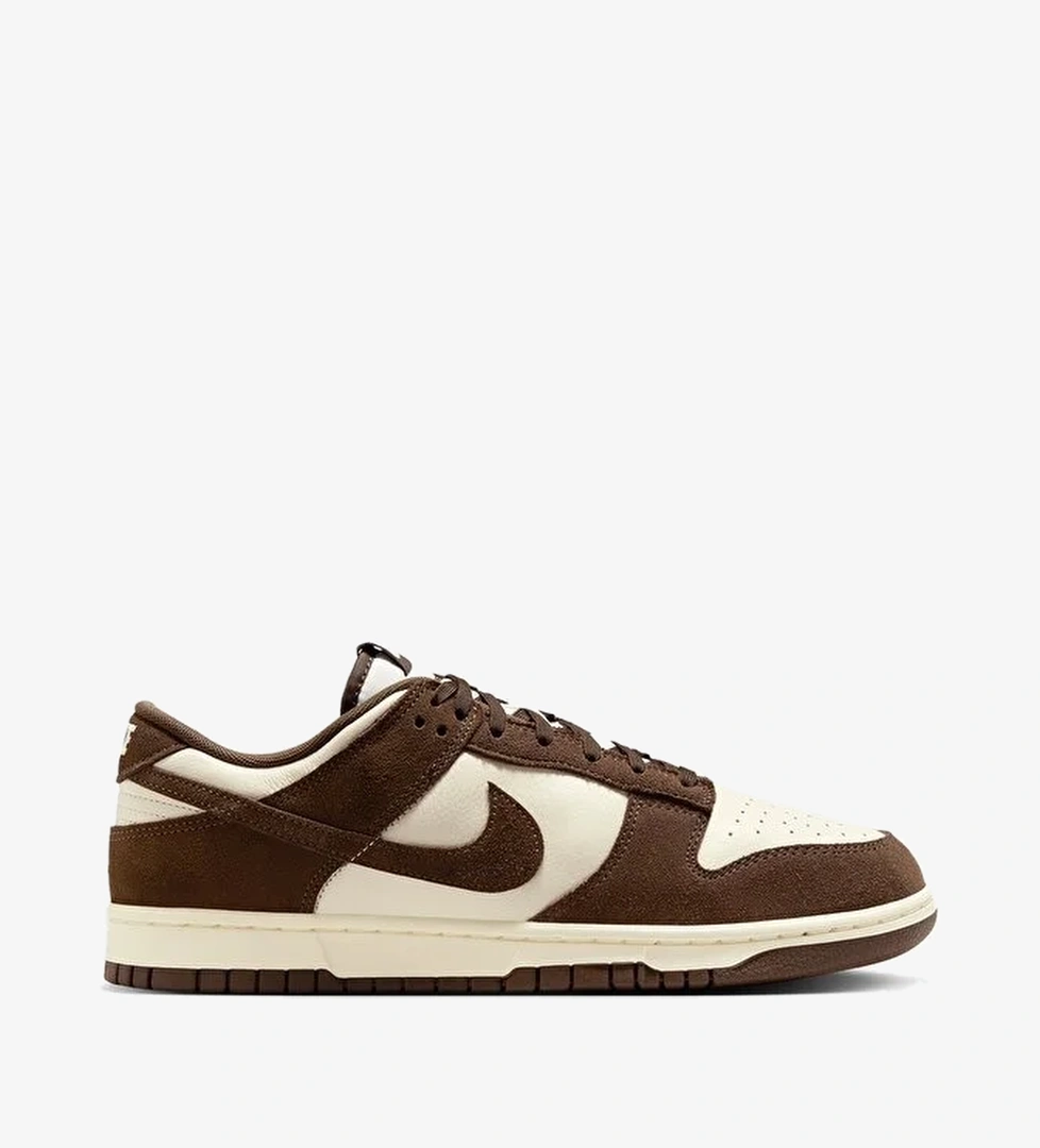 Nike Nike Dunk Low Retro SE model görseli