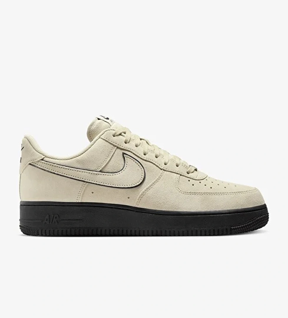 Nike Air Force 1 '07 LV8