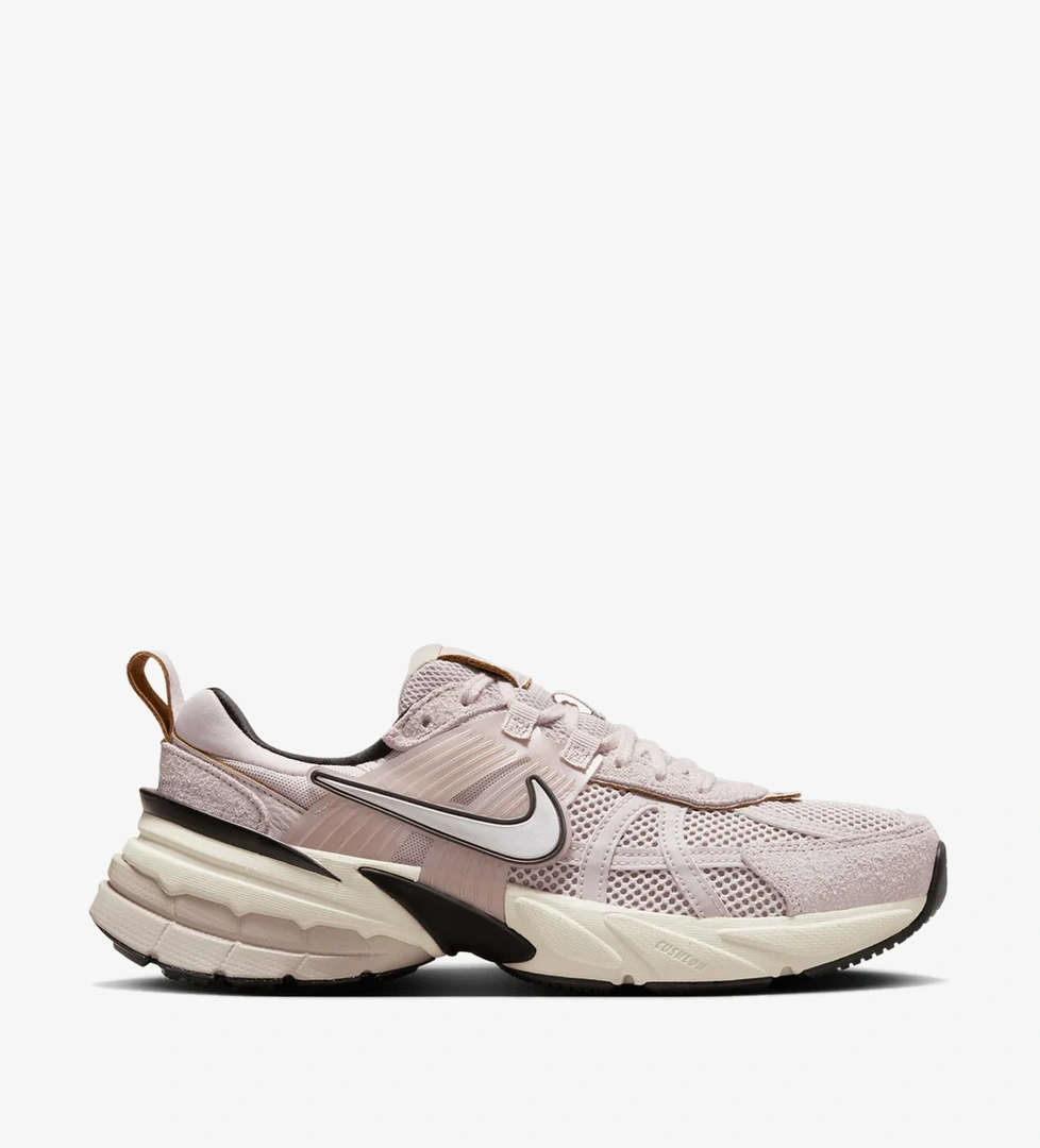 Nike Nike V2K Run model görseli