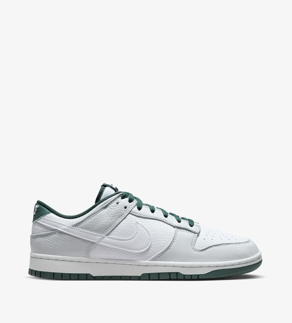 Nike Nike Dunk Low Retro Se model görseli