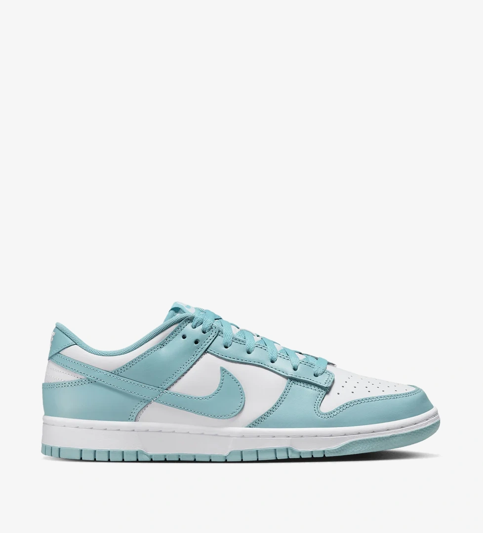 Nike Nike Dunk Low Retro model görseli