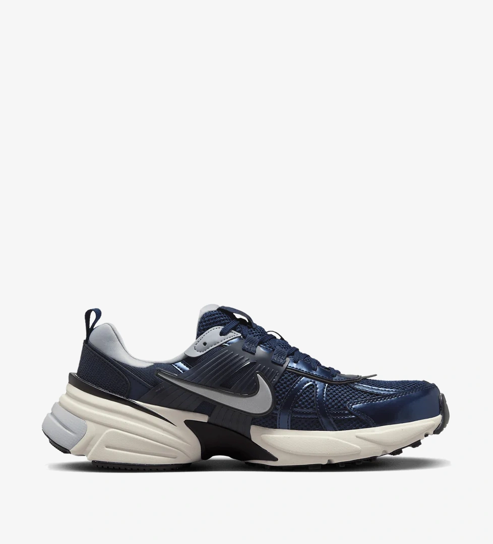 Nike Nike V2K Run model görseli