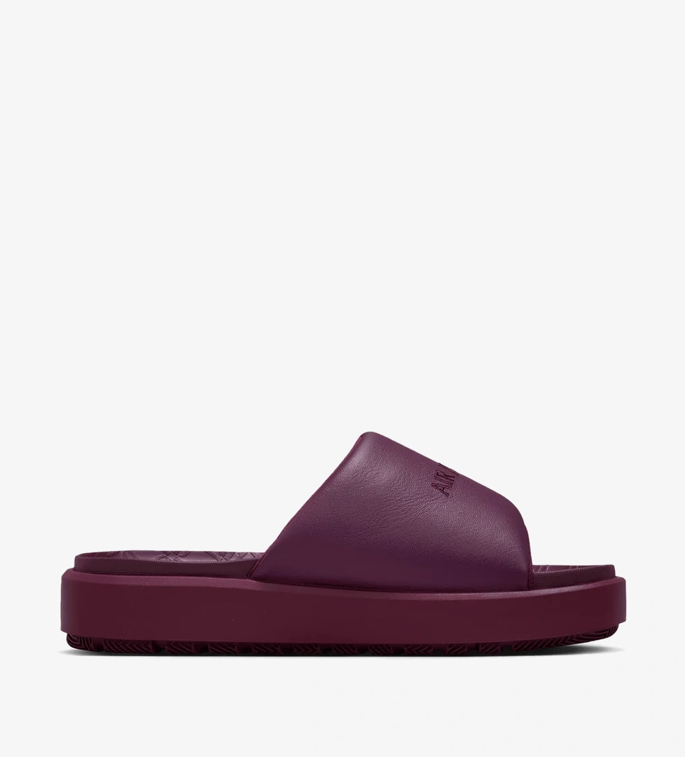 Jordan Sophia Slides - Görsel 1
