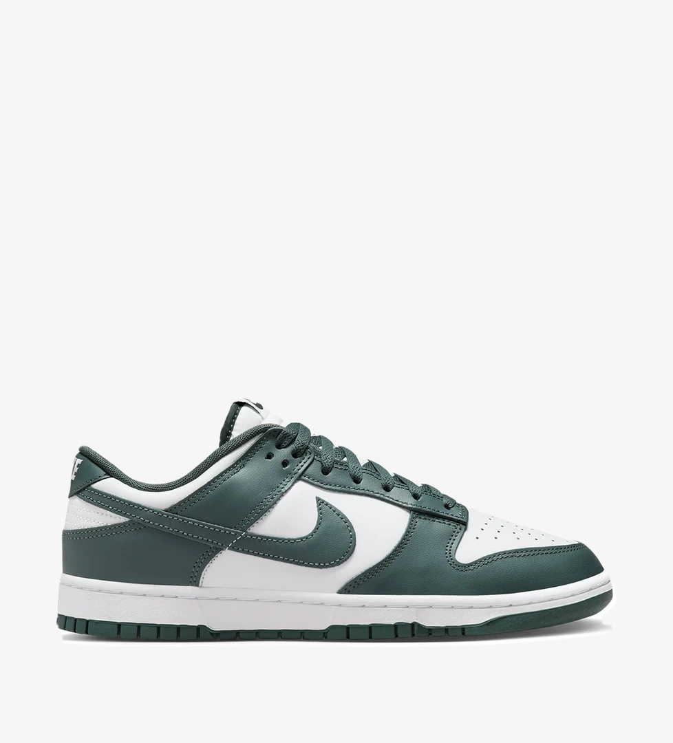 Nike Nike Dunk Low Retro model görseli