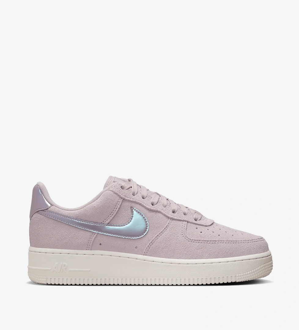 Nike Nike Air Force 1 07 Se model görseli