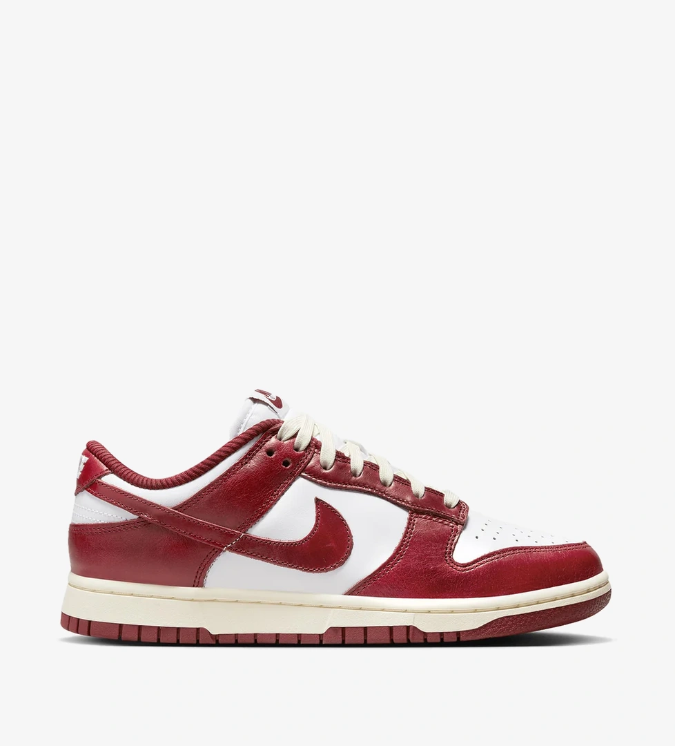 Nike Nike Dunk Low Premium model görseli
