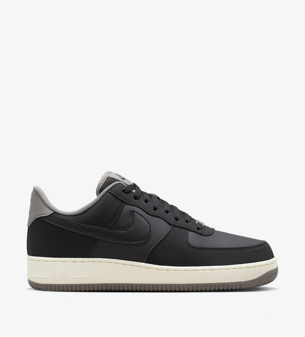 Nike Nike Air Force 1 07 Lv8 model görseli