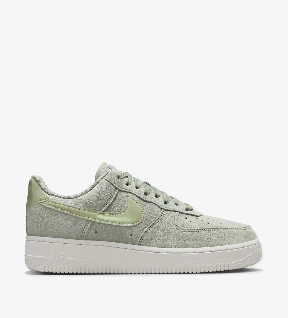 Nike Nike Air Force 1 07 Se model görseli