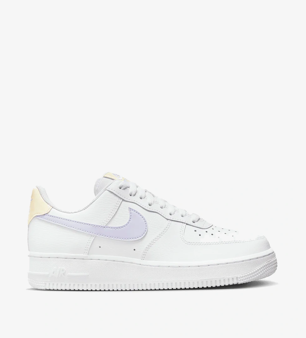 Nike Nike Air Force 1 '07 model görseli
