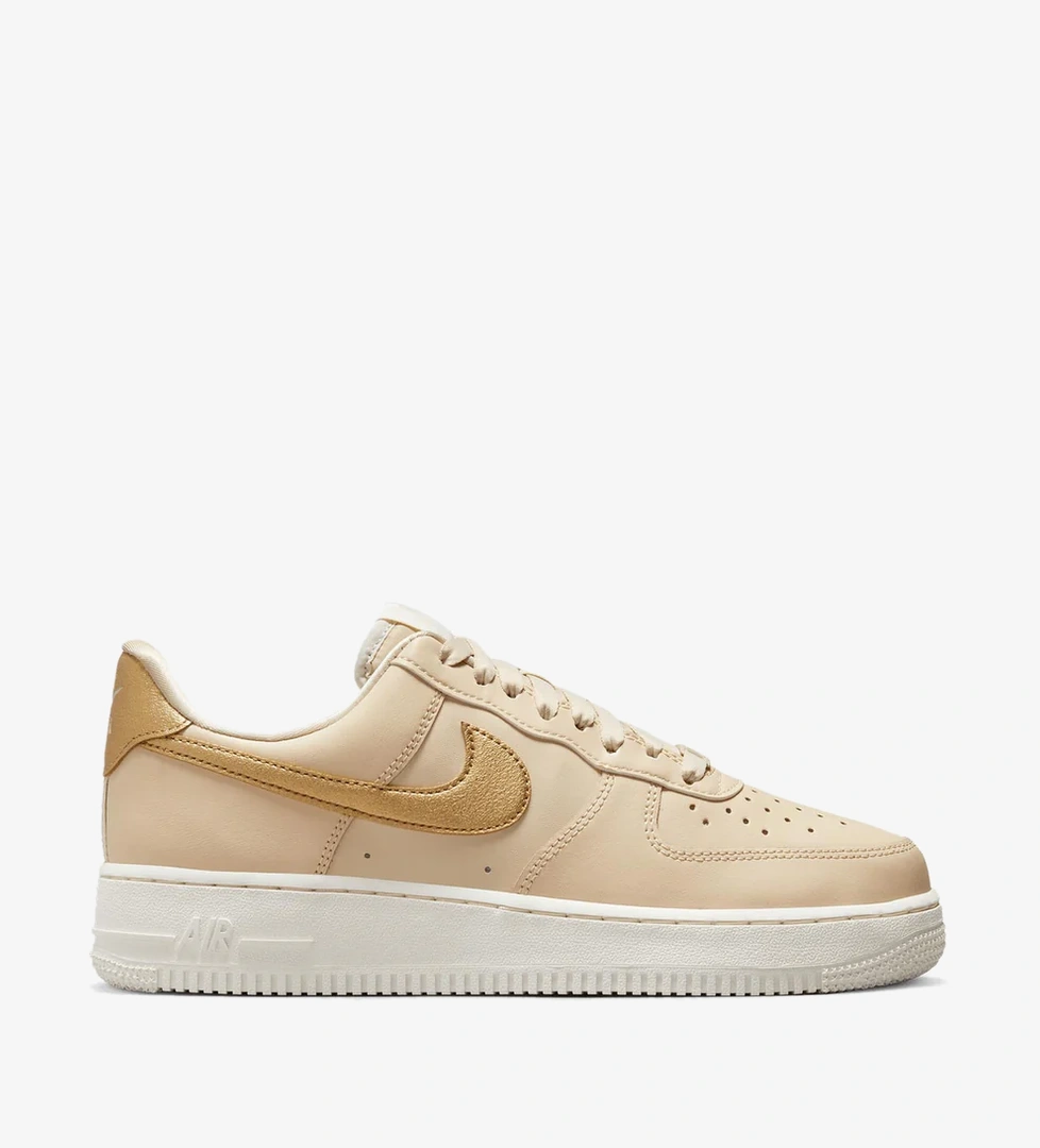 Nike Nike Air Force 1 '07 model görseli