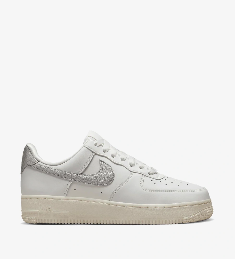 Nike Nike Air Force 1 '07 model görseli