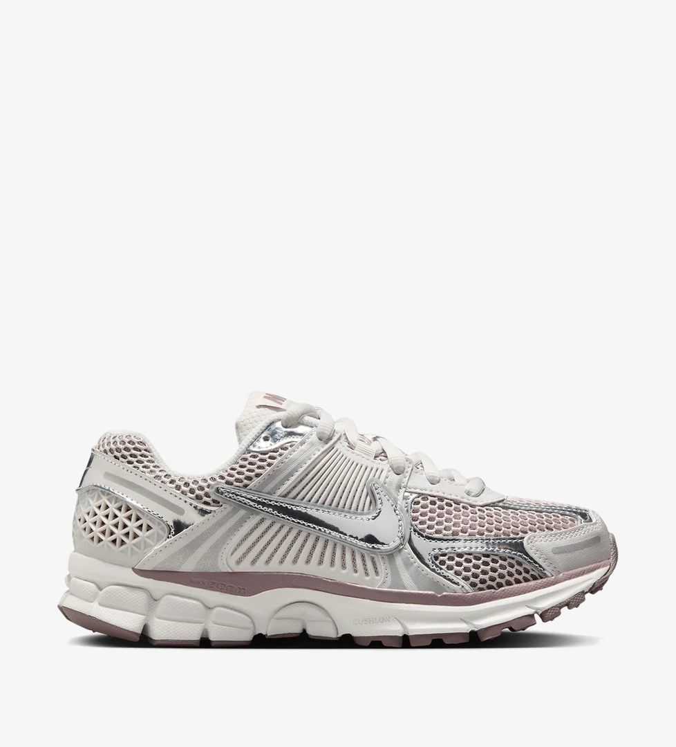 Nike Nike Zoom Vomero 5 model görseli