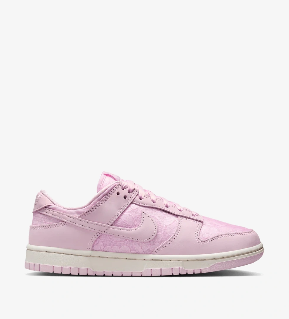 Nike Nike Dunk Low model görseli