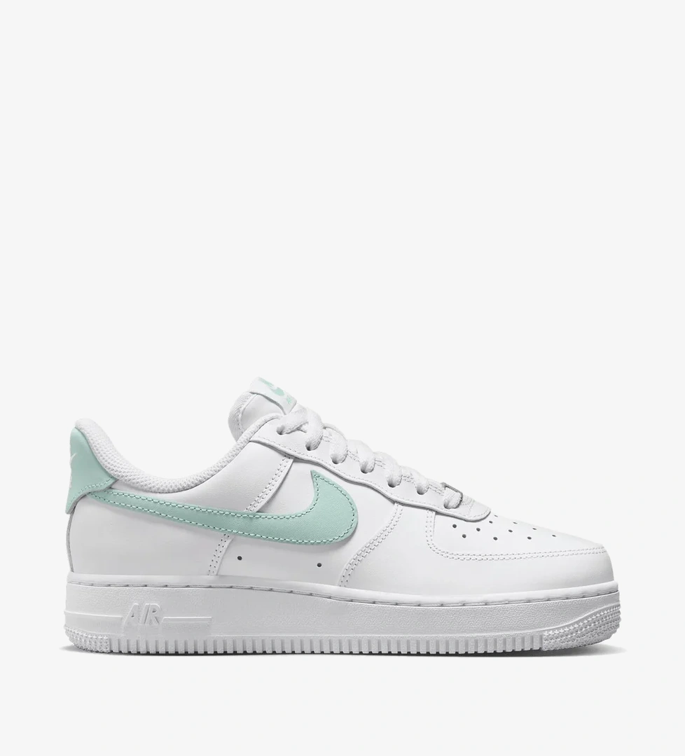 Nike Nike Air Force 1 '07 Easyon model görseli