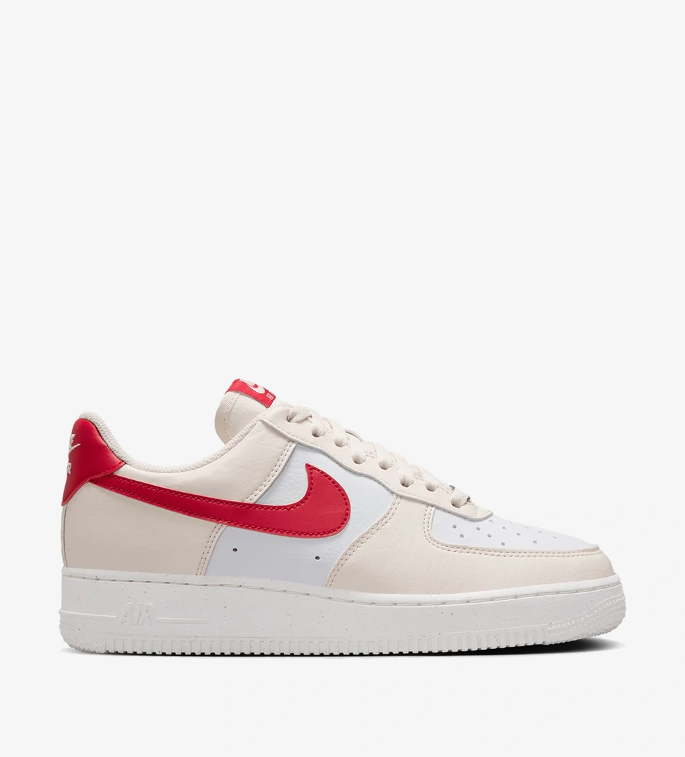 Nike Nike Air Force 1 '07 Next Nature model görseli
