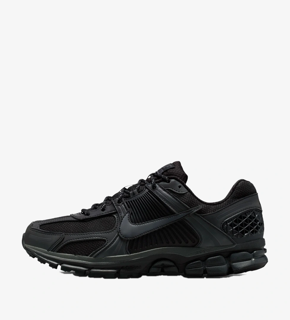 Nike Siyahson Derece Sportif Ve Muhteşem Şıklığınızı En Belirgin Halde Göstermek İsterseniz Bu Modeli Im Model Kodu Ve Renk Koduyla Sportinn Nike Zoom Vomero