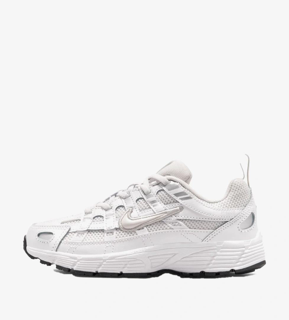 Beyaz Nike 6000