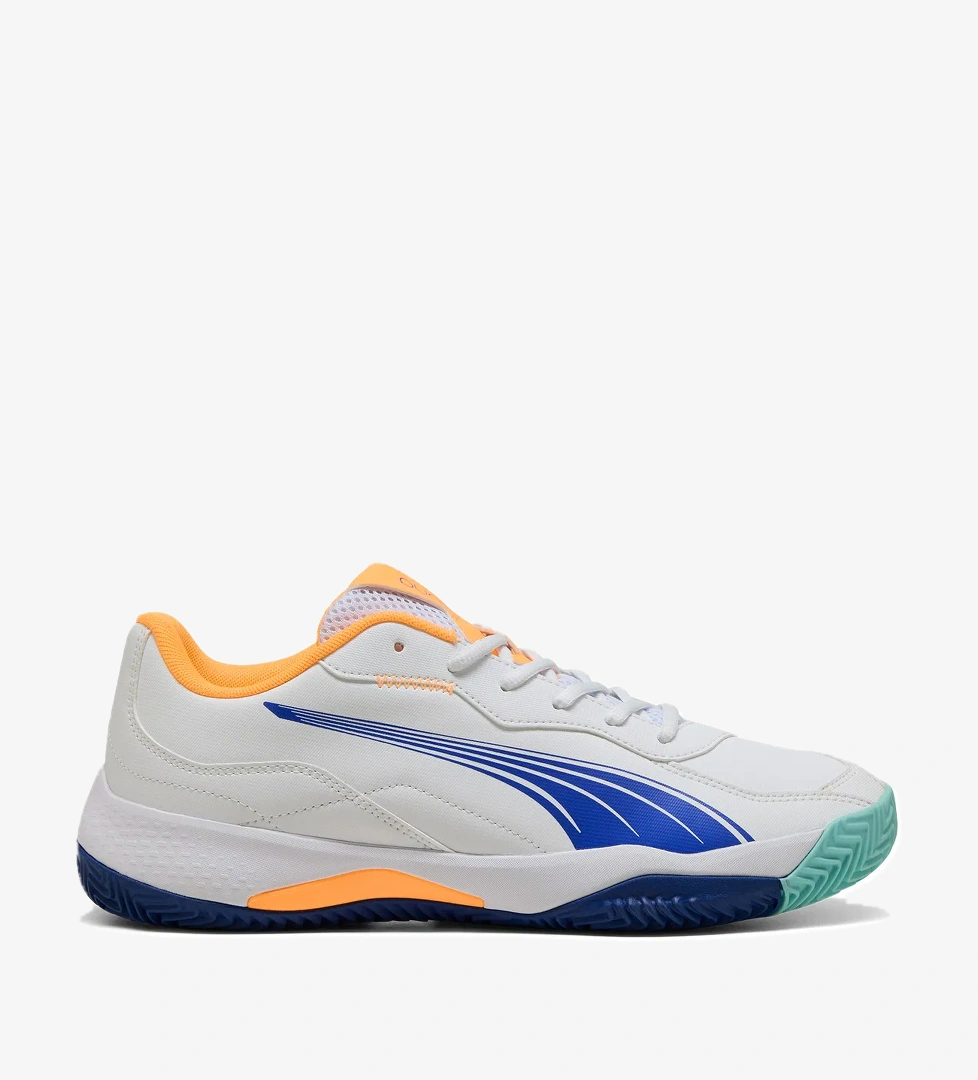 Puma Nova Smash Unisex Beyaz Voleybol Ayakkabı 10828802 model görseli