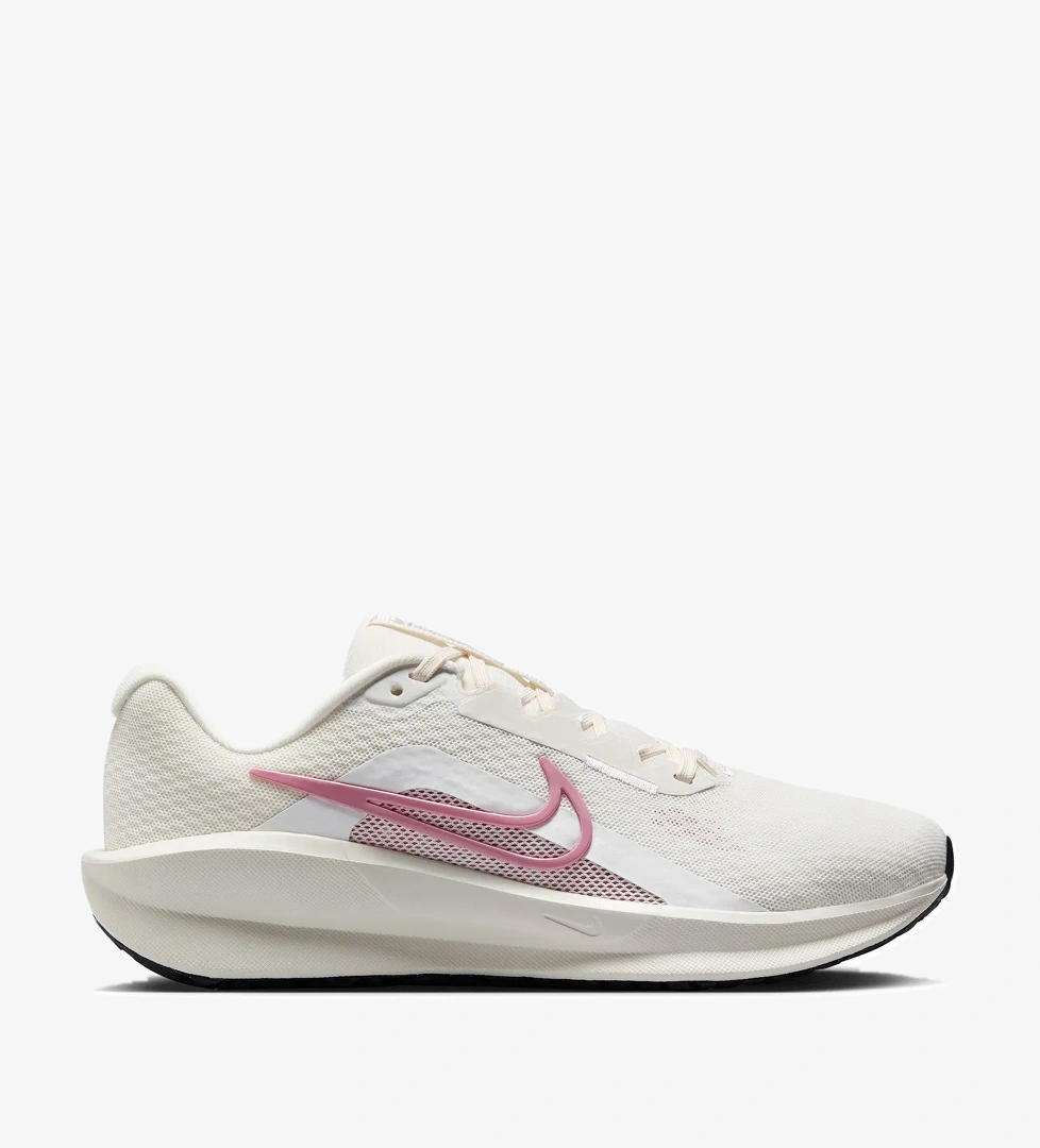 Nike Nike Downshifter 13 Kadın Beyaz Koşu Ayakkabısı model görseli