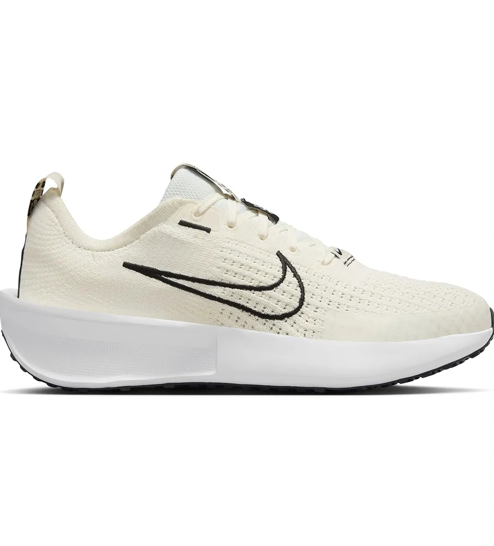 Nike Interact Run Kadın Beyaz Koşu Ayakkabısı FD2292-109 model görseli