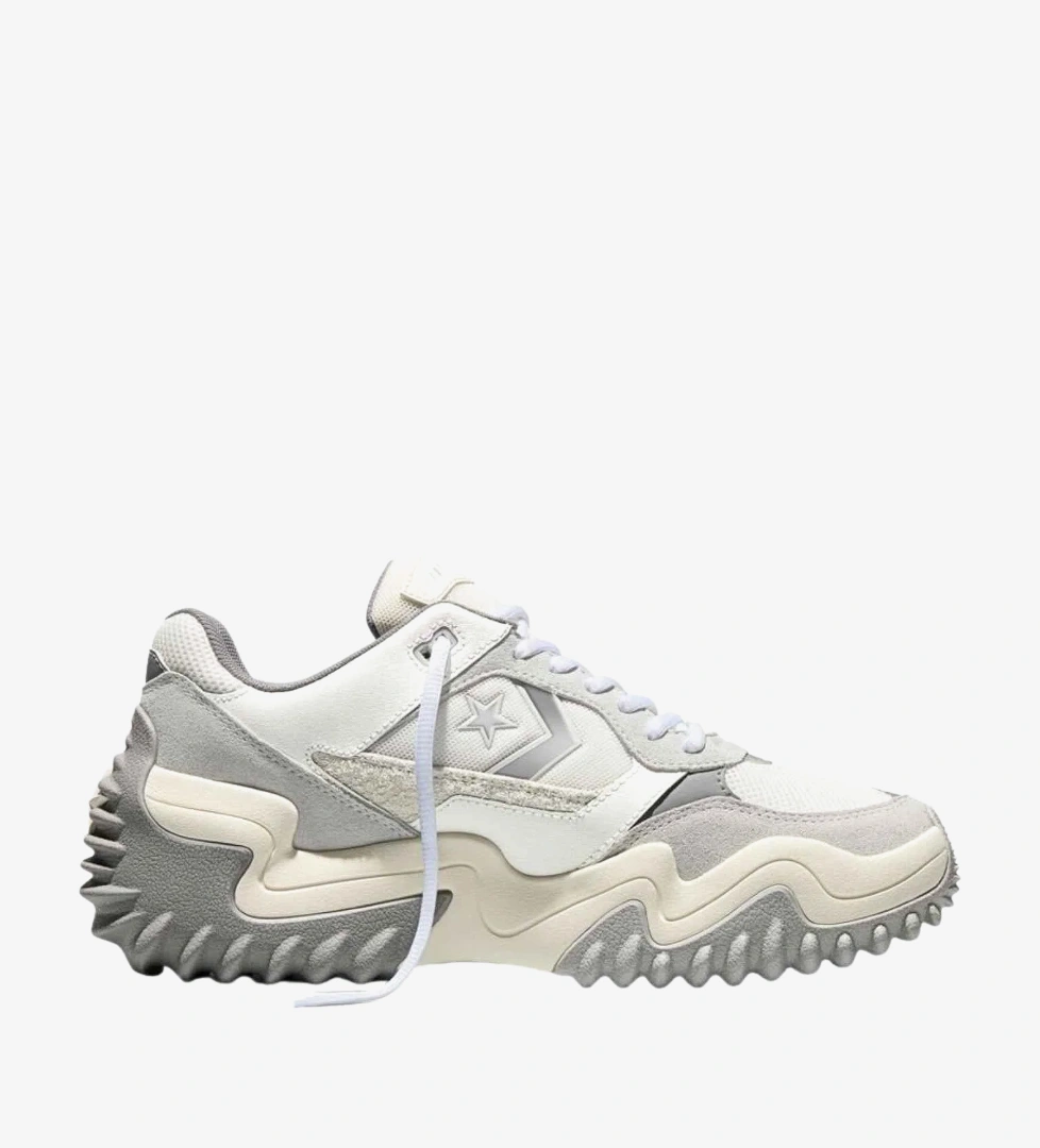Beyaz Converse Wave Motion