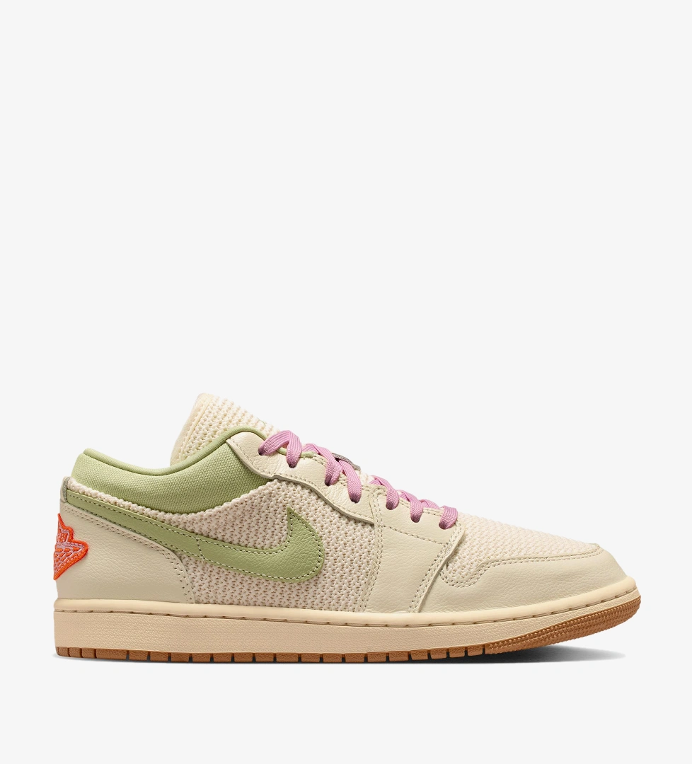 Jordan Air Jordan 1 Low SE Kadın Beyaz Spor Ayakkabı