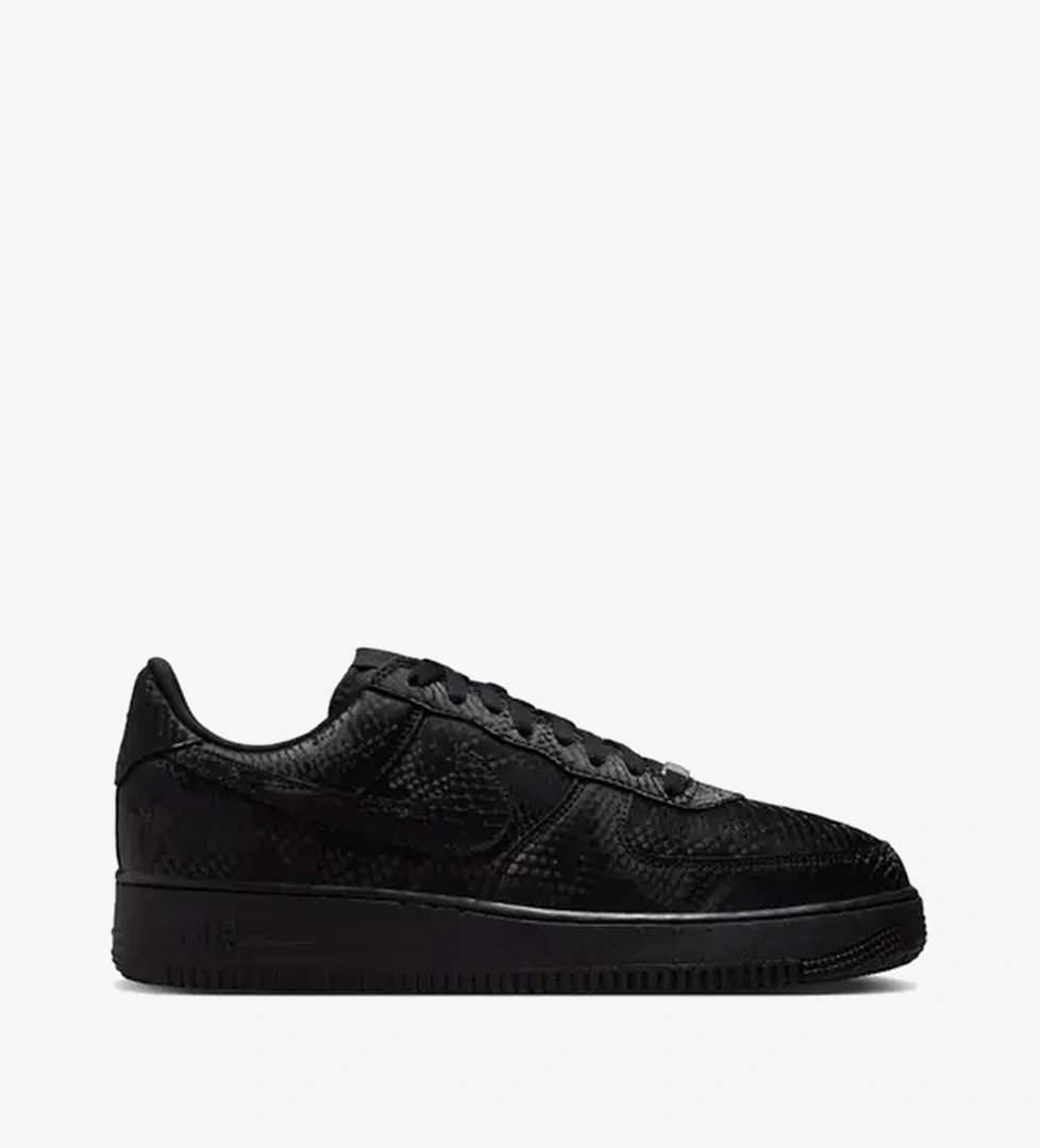 Nike Kobe Air Force 1 Low 'Forever Black' model görseli