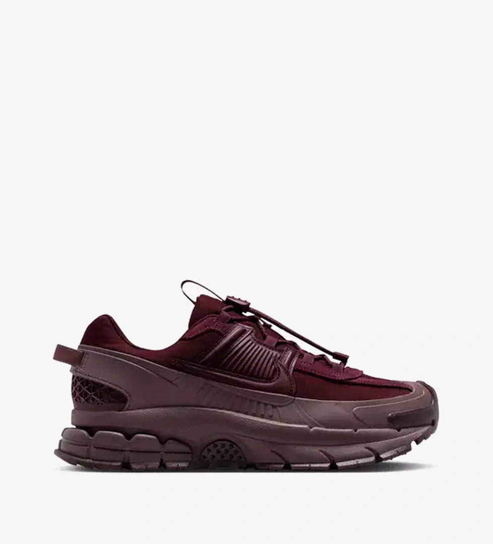 Zoom Vomero Roam 'Burgundy Crush'
