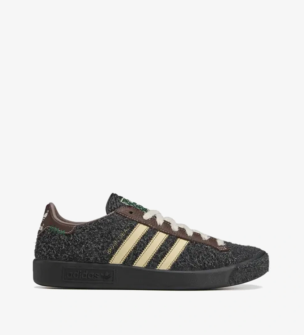Adidas adidas x Brain Dead Forest Hills 'Core Black' model görseli