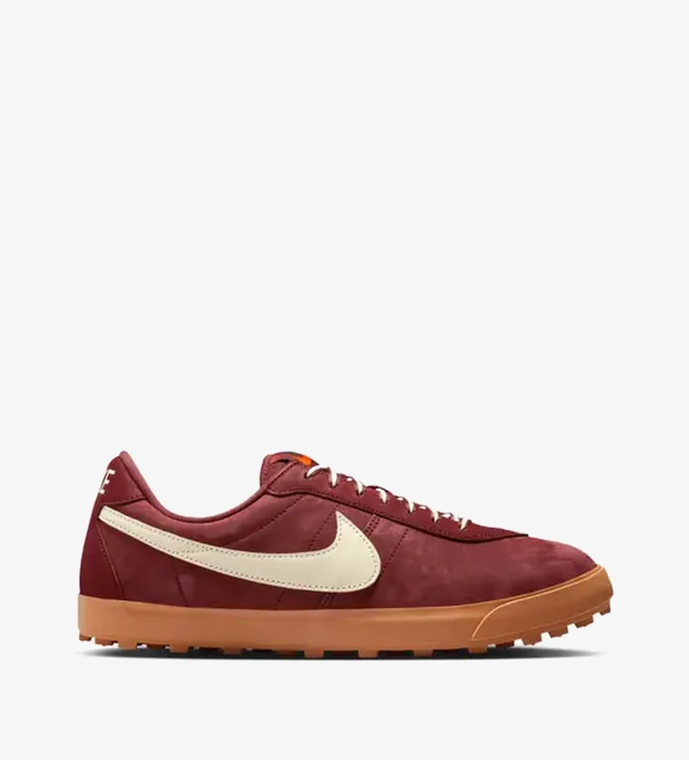 Nike Astrograbber 'Dark Team Red Coconut Milk' model görseli