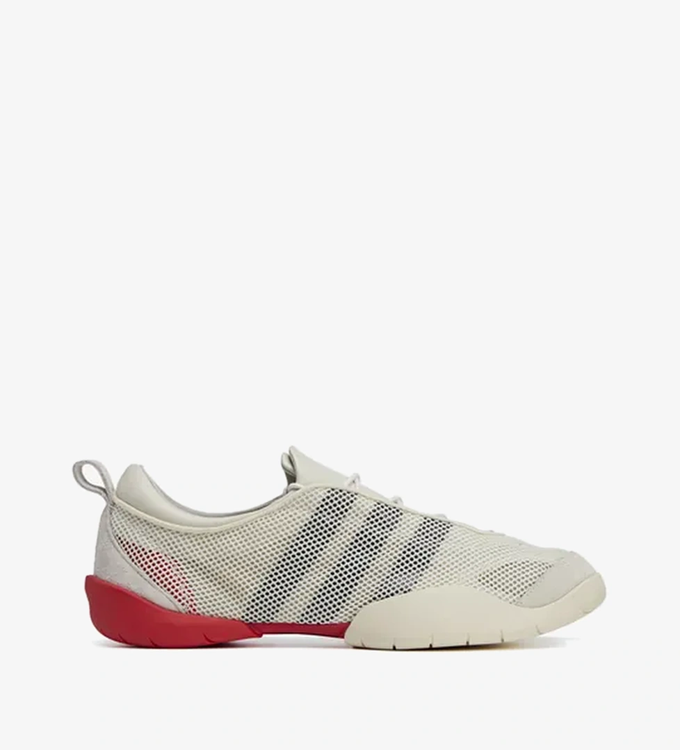 Y-3 Regu Mesh 'Beige' model görseli