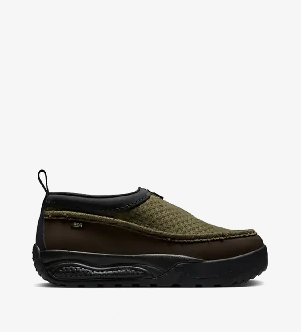 Nike ACG Izy 'Black Medium Olive' model görseli