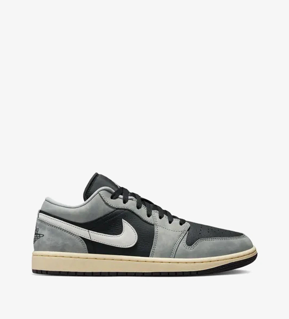 Air Jordan 1 Low SE 'Light Smoke Grey'