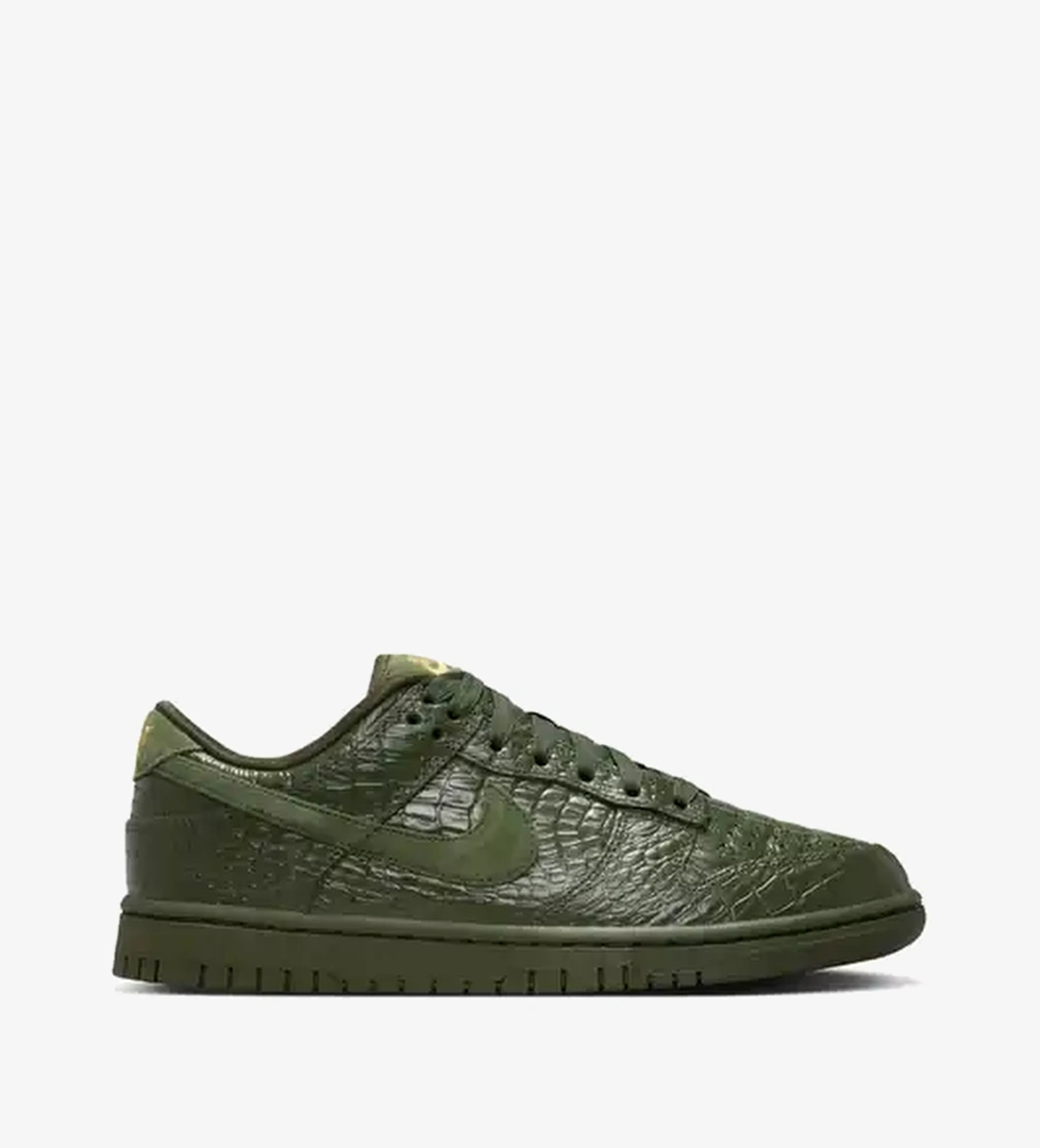 Nike Dunk Low 'Crocodile' (W) model görseli