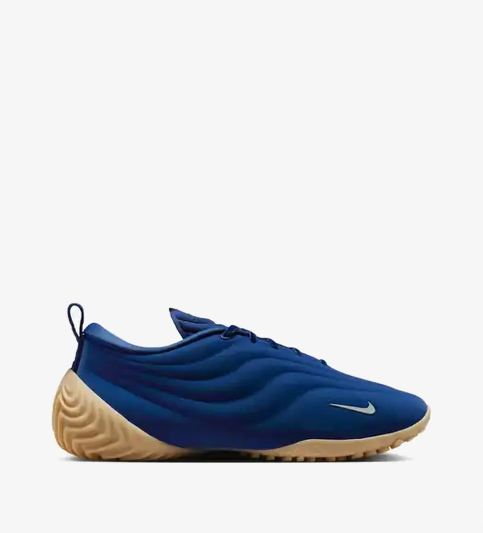 Nike Astra Ultra 'Blue Void Gum' model görseli