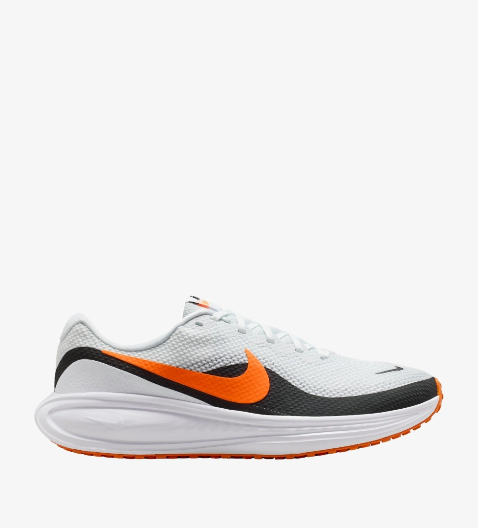 Beyaz Nike Revolution